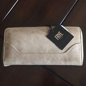 Frye leather wallet (Bone -color)